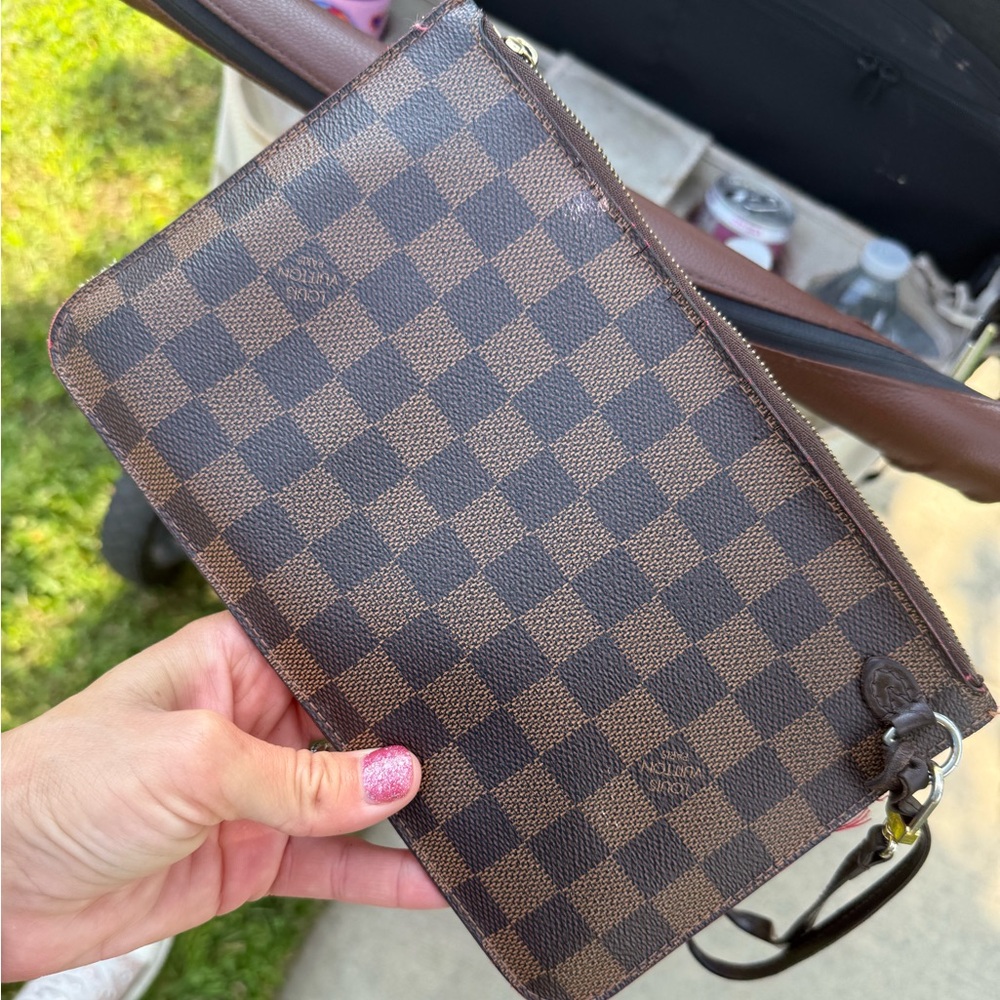 Louis Viutton Neverfull Wristlet Clutch